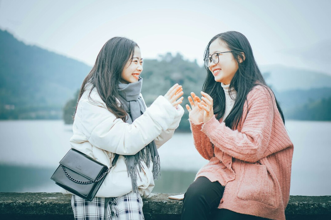 Two colleagues having a friendly conversation